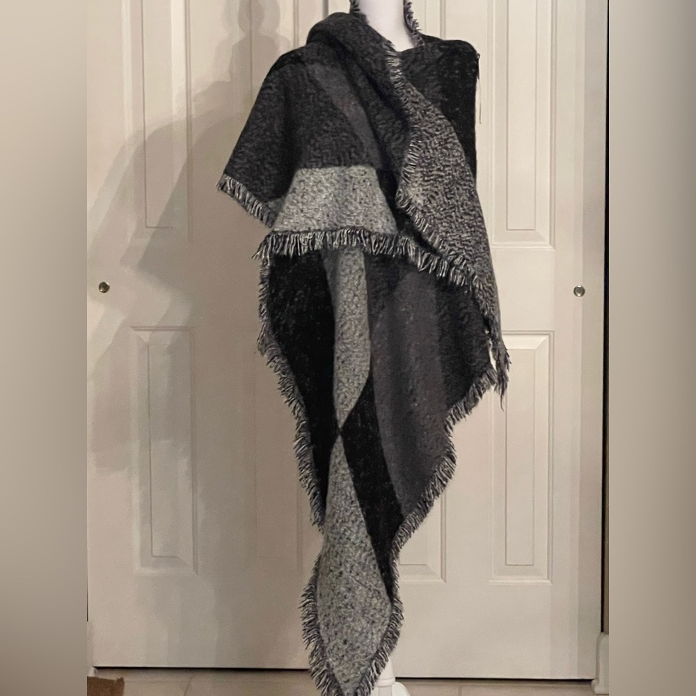 Eddie Bauer Wrap Blanket, Fall/Winter Warm, Fuzzy, Stylish Grays/Black OS